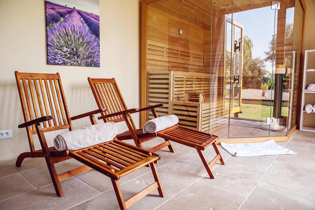 Les Champs De Provence Bed & Breakfast La Baume-de-Transit Exterior photo